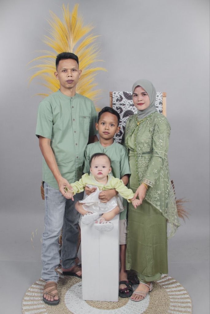 Foto Keluarga Nuraripin & Anisah